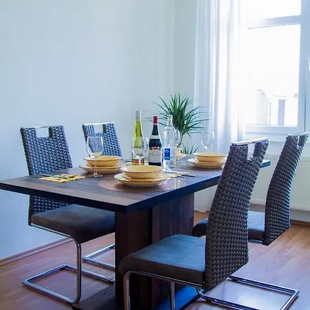 Daire Fuer 4, Mitten In *