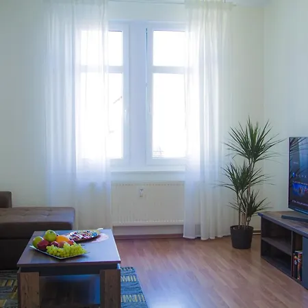Fuer 4, Mitten In Apartment *