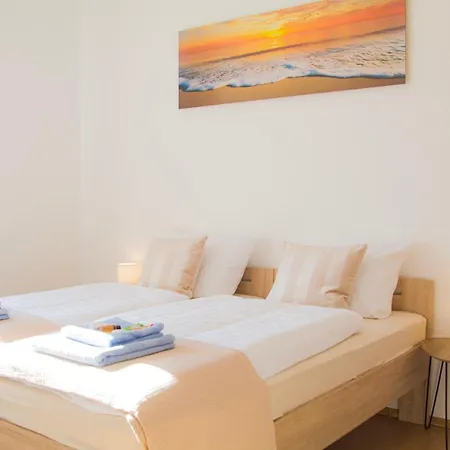 Apartment Fuer 4, Mitten In