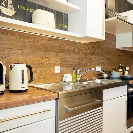 Apartment Fuer 4, Mitten In *