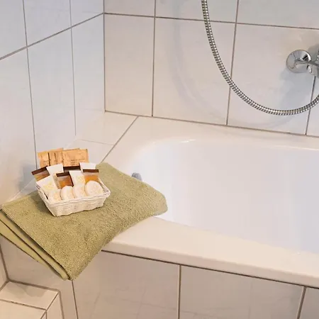 Fuer 4, Mitten In Apartment Solingen