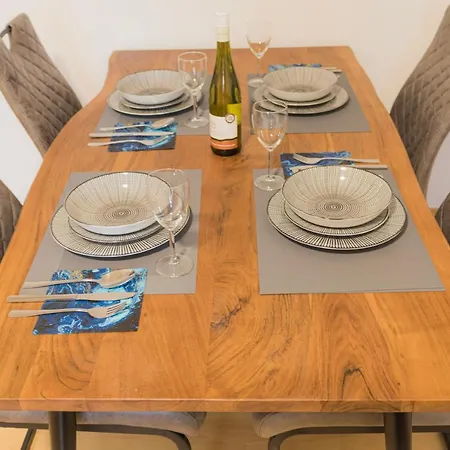 Apartment Fuer 4, Mitten In
