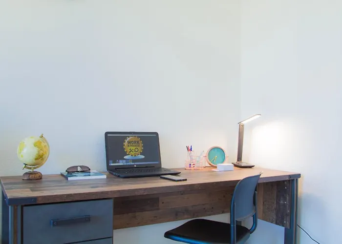 Fuer 4, Mitten In شقة *