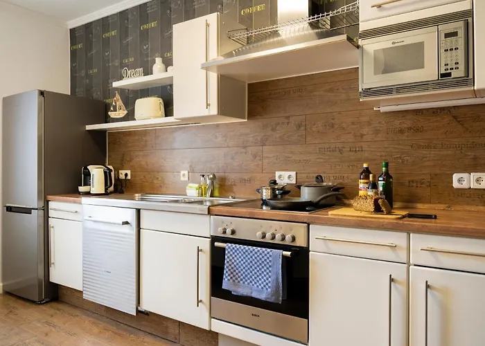 Fuer 4, Mitten In شقة *